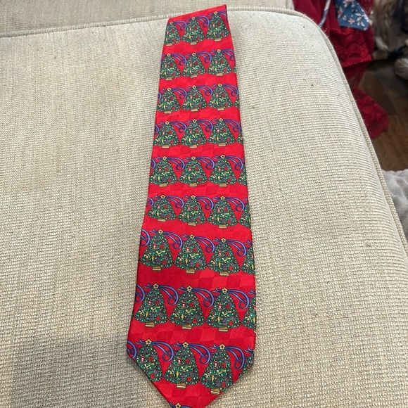 Hallmark Christmas brand tie Holiday traditions - Picture 1 of 4